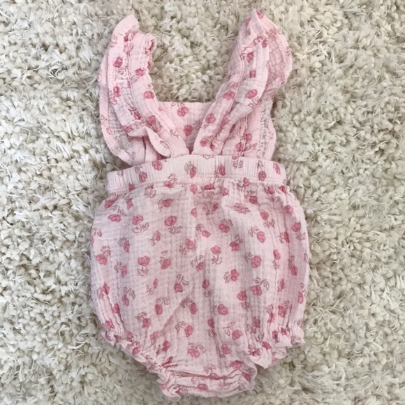 2 pc Romper and Sun Hat | 3-6 month - Picture 3 of 7